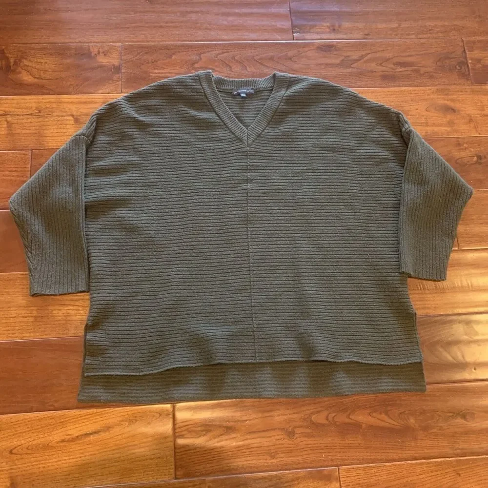 Adrianna Papell Sweater Size M Lightweight Pullover Olive Green Boxy V-Neck